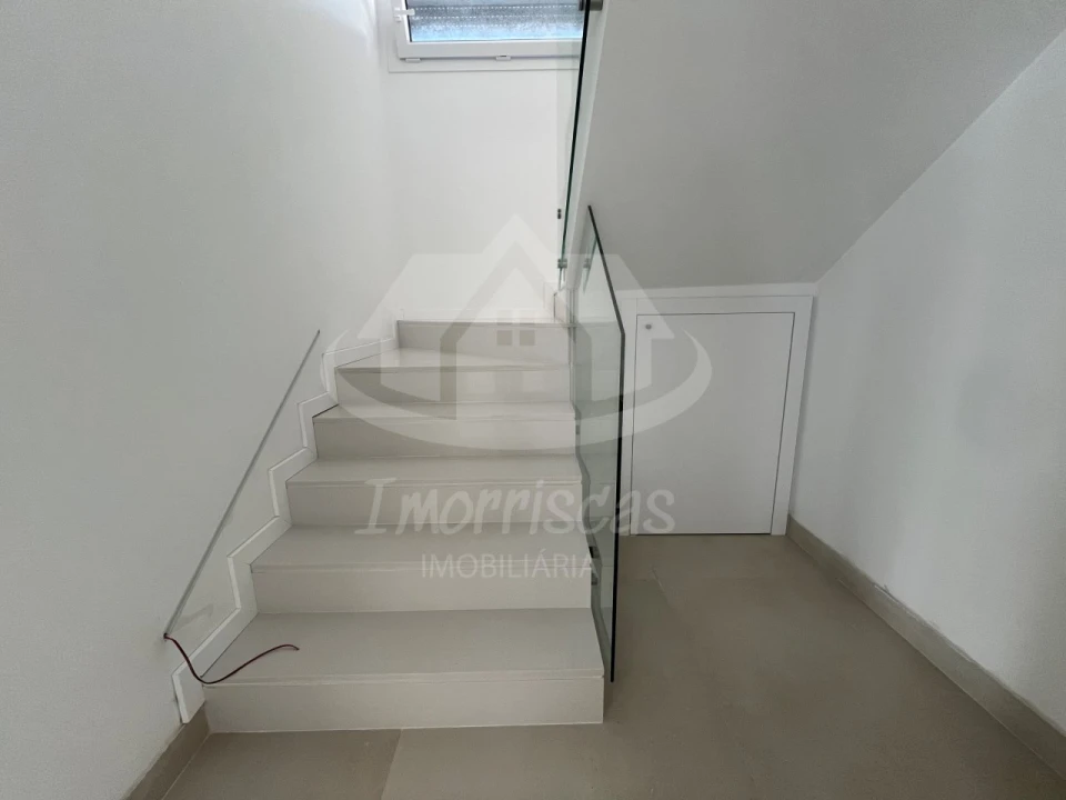 Moradia T4 para Venda em Santa Iria de Azoia, São João da Talha e Bobadela Foto 36