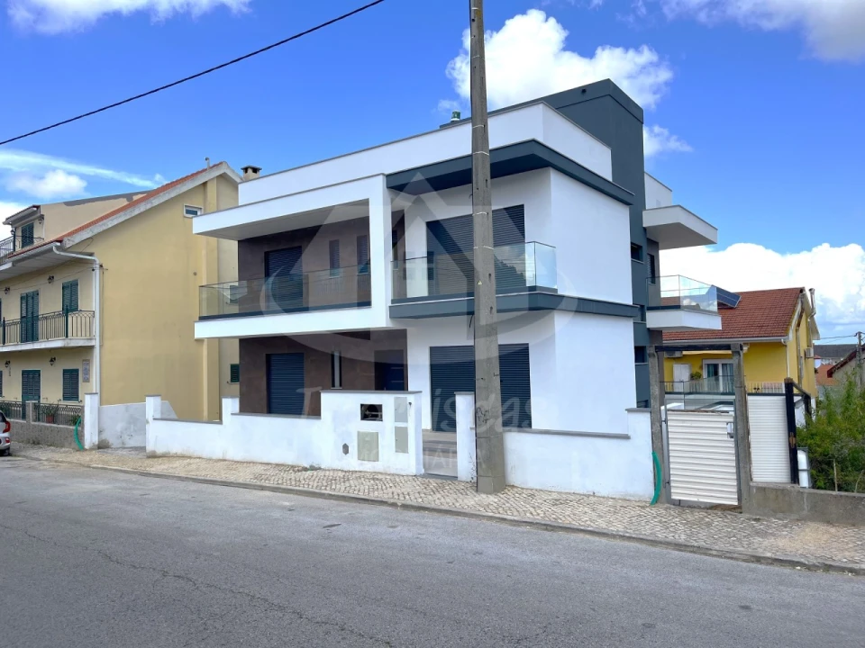 Moradia T4 para Venda em Santa Iria de Azoia, São João da Talha e Bobadela Foto 1