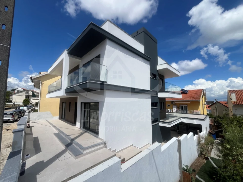Moradia T4 para Venda em Santa Iria de Azoia, São João da Talha e Bobadela Foto 38