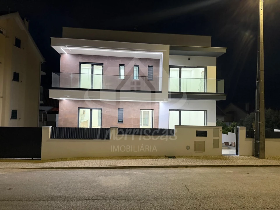 Moradia T4 para Venda em Santa Iria de Azoia, São João da Talha e Bobadela Foto 4