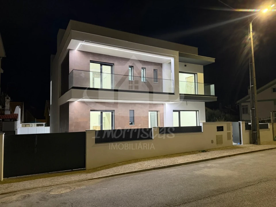Moradia T4 para Venda em Santa Iria de Azoia, São João da Talha e Bobadela Foto 5