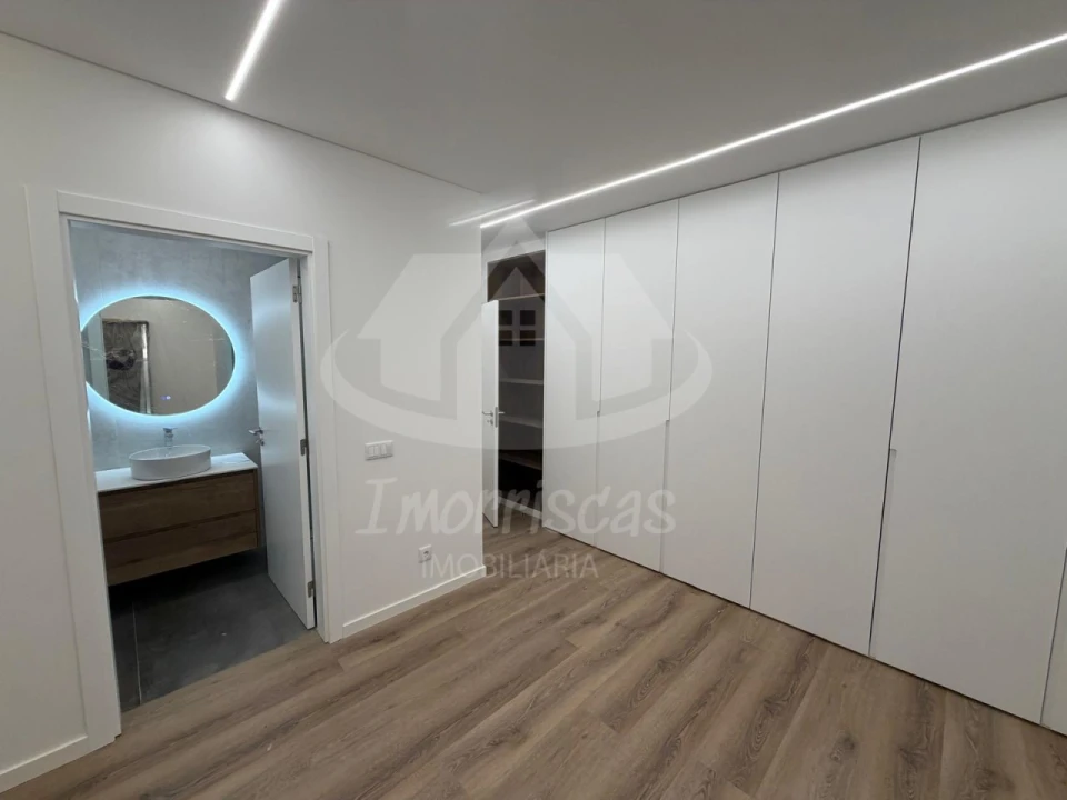Moradia T4 para Venda em Santa Iria de Azoia, São João da Talha e Bobadela Foto 48
