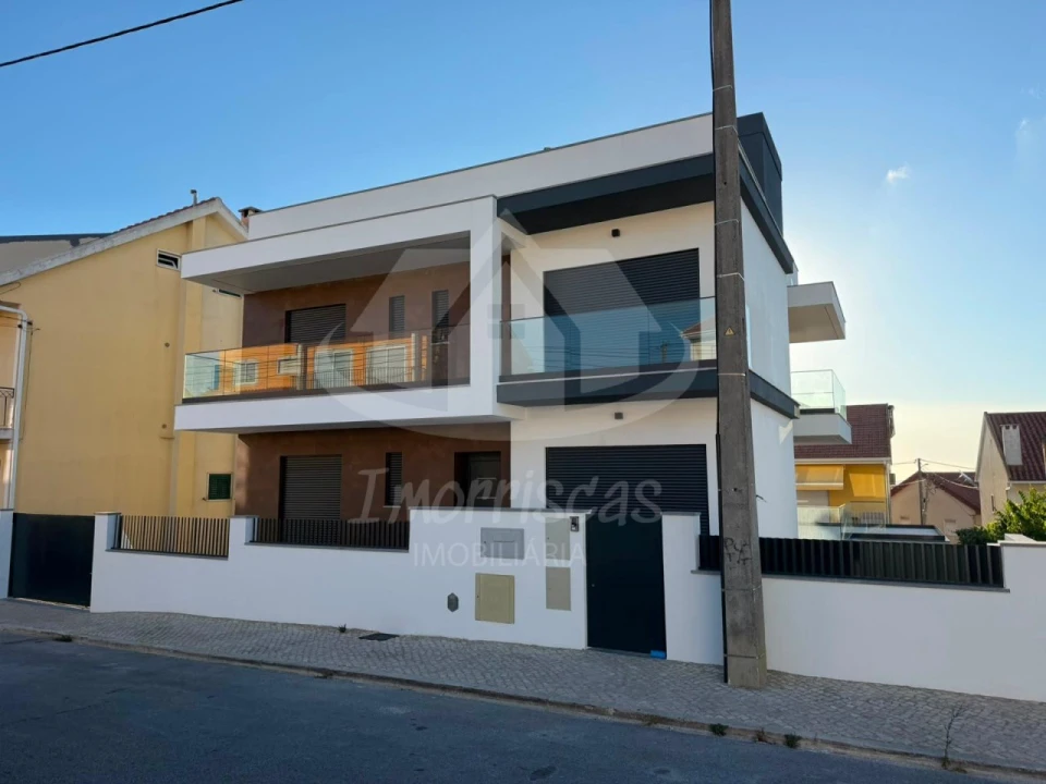 Moradia T4 para Venda em Santa Iria de Azoia, São João da Talha e Bobadela Foto 3
