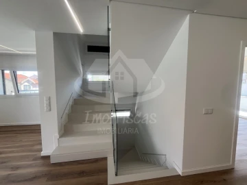 Moradia T4 para Venda em Santa Iria de Azoia, São João da Talha e Bobadela