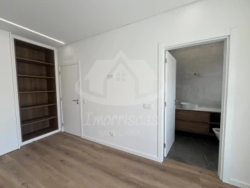 Moradia T4 para Venda em Santa Iria de Azoia, São João da Talha e Bobadela