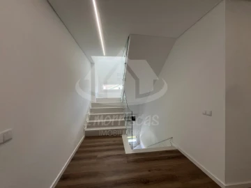 Moradia T4 para Venda em Santa Iria de Azoia, São João da Talha e Bobadela