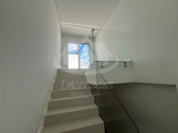 Moradia T4 para Venda em Santa Iria de Azoia, São João da Talha e Bobadela