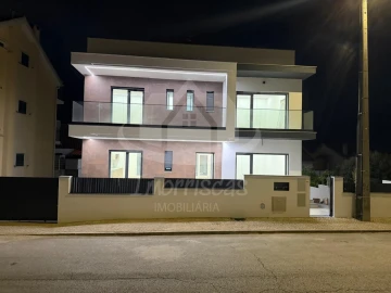 Moradia T4 para Venda em Santa Iria de Azoia, São João da Talha e Bobadela