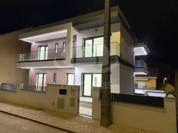 Moradia T4 para Venda em Santa Iria de Azoia, São João da Talha e Bobadela