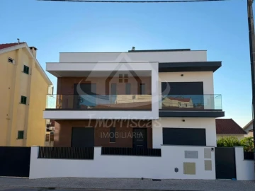 Moradia T4 para Venda em Santa Iria de Azoia, São João da Talha e Bobadela
