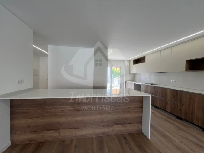 Moradia T4 para Venda em Santa Iria de Azoia, São João da Talha e Bobadela Foto 8