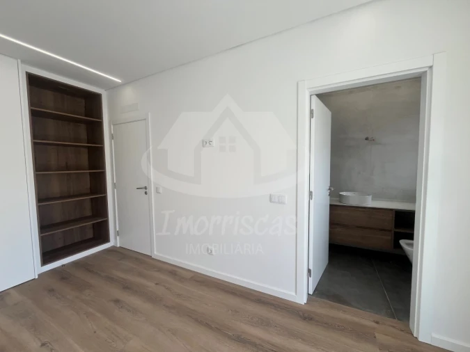 Moradia T4 para Venda em Santa Iria de Azoia, São João da Talha e Bobadela Foto 15