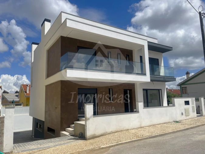 Moradia T4 para Venda em Santa Iria de Azoia, São João da Talha e Bobadela Foto 2