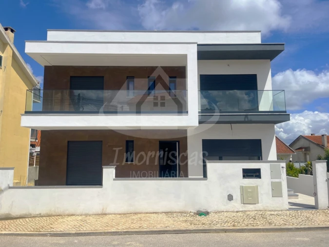 Moradia T4 para Venda em Santa Iria de Azoia, São João da Talha e Bobadela Foto 3