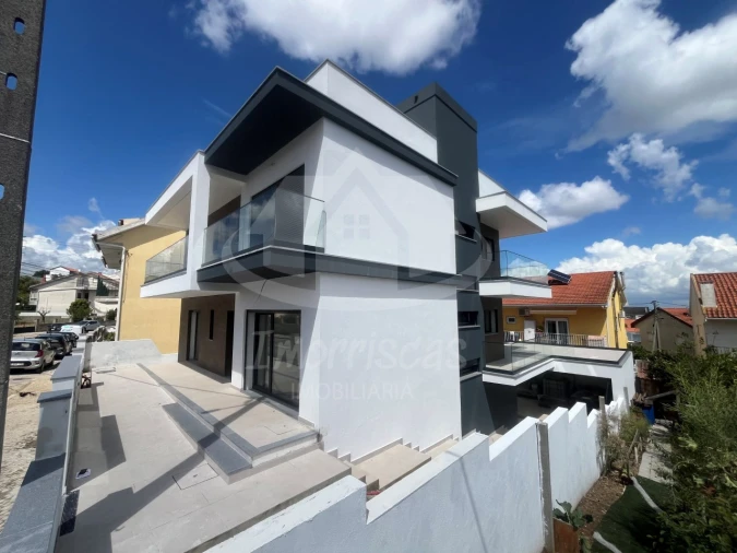Moradia T4 para Venda em Santa Iria de Azoia, São João da Talha e Bobadela Foto 38