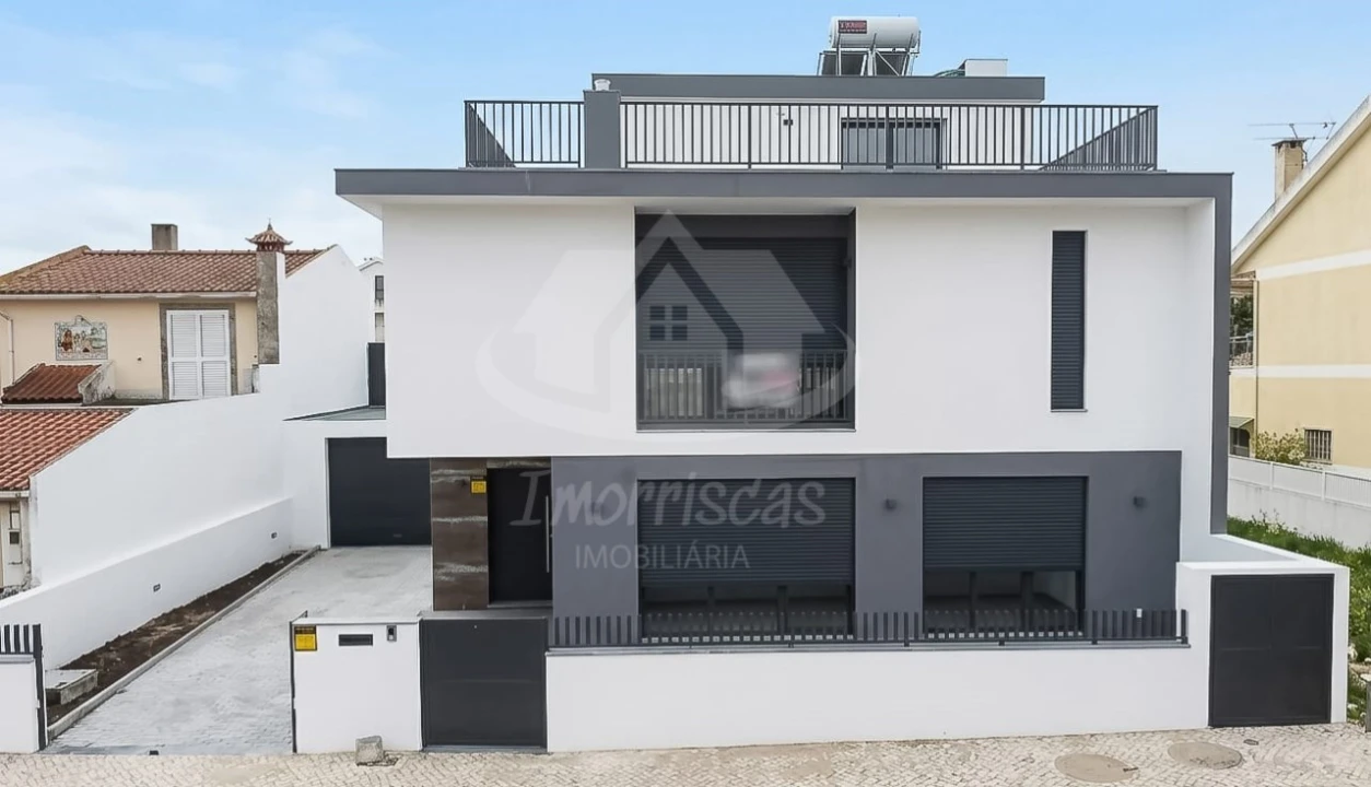 Moradia T5 para Venda em Santa Iria de Azoia, São João da Talha e Bobadela Foto 1