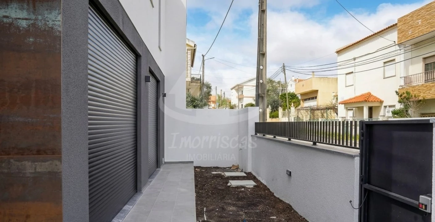 Moradia T5 para Venda em Santa Iria de Azoia, São João da Talha e Bobadela Foto 2