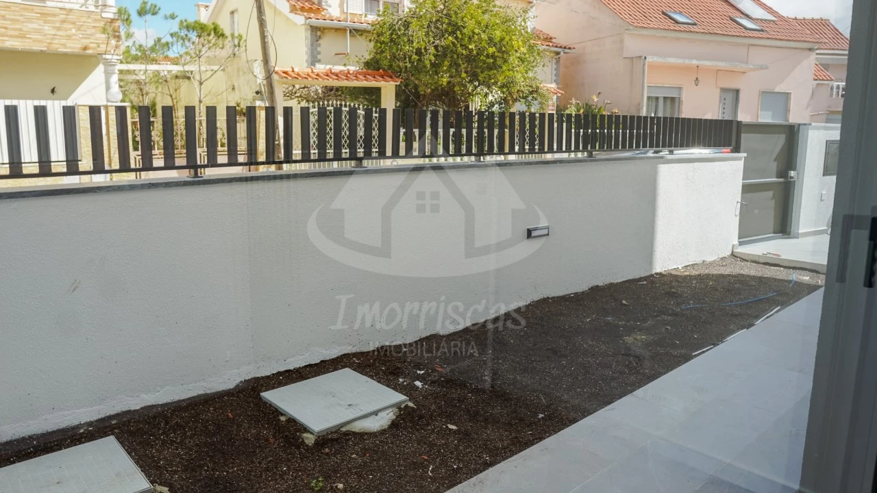 Moradia T5 para Venda em Santa Iria de Azoia, São João da Talha e Bobadela Foto 3