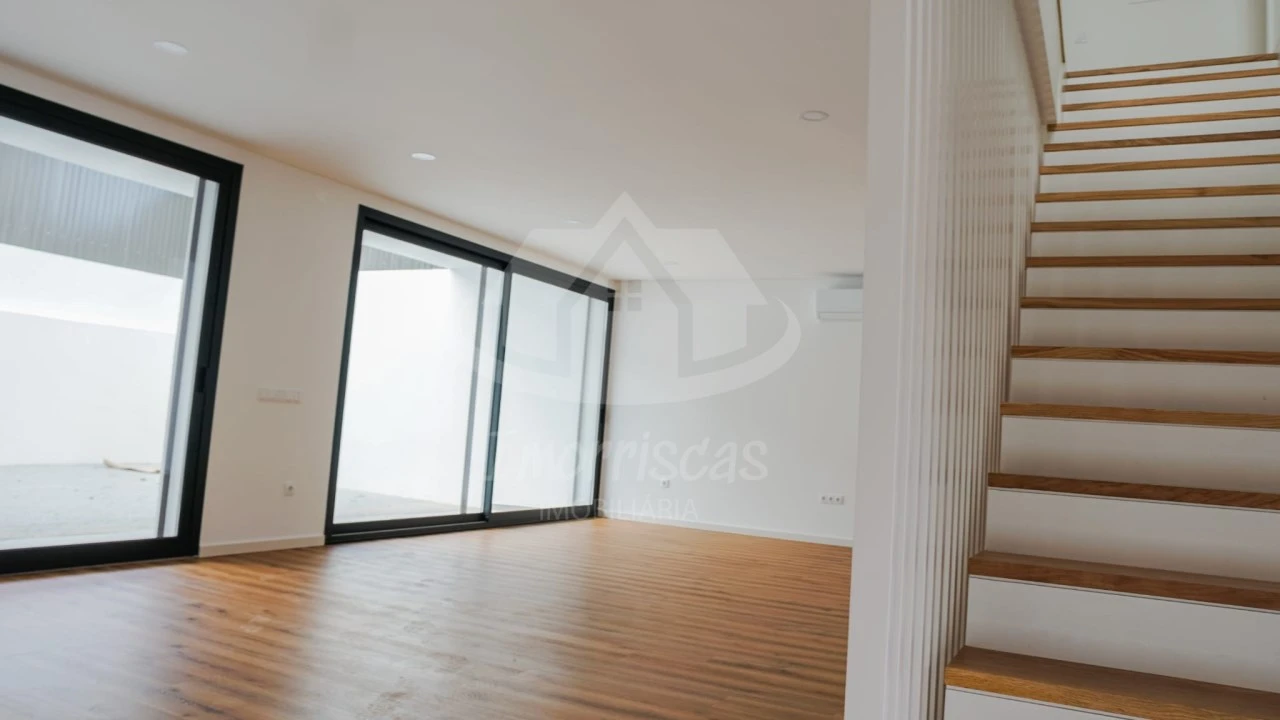 Moradia T5 para Venda em Santa Iria de Azoia, São João da Talha e Bobadela Foto 13