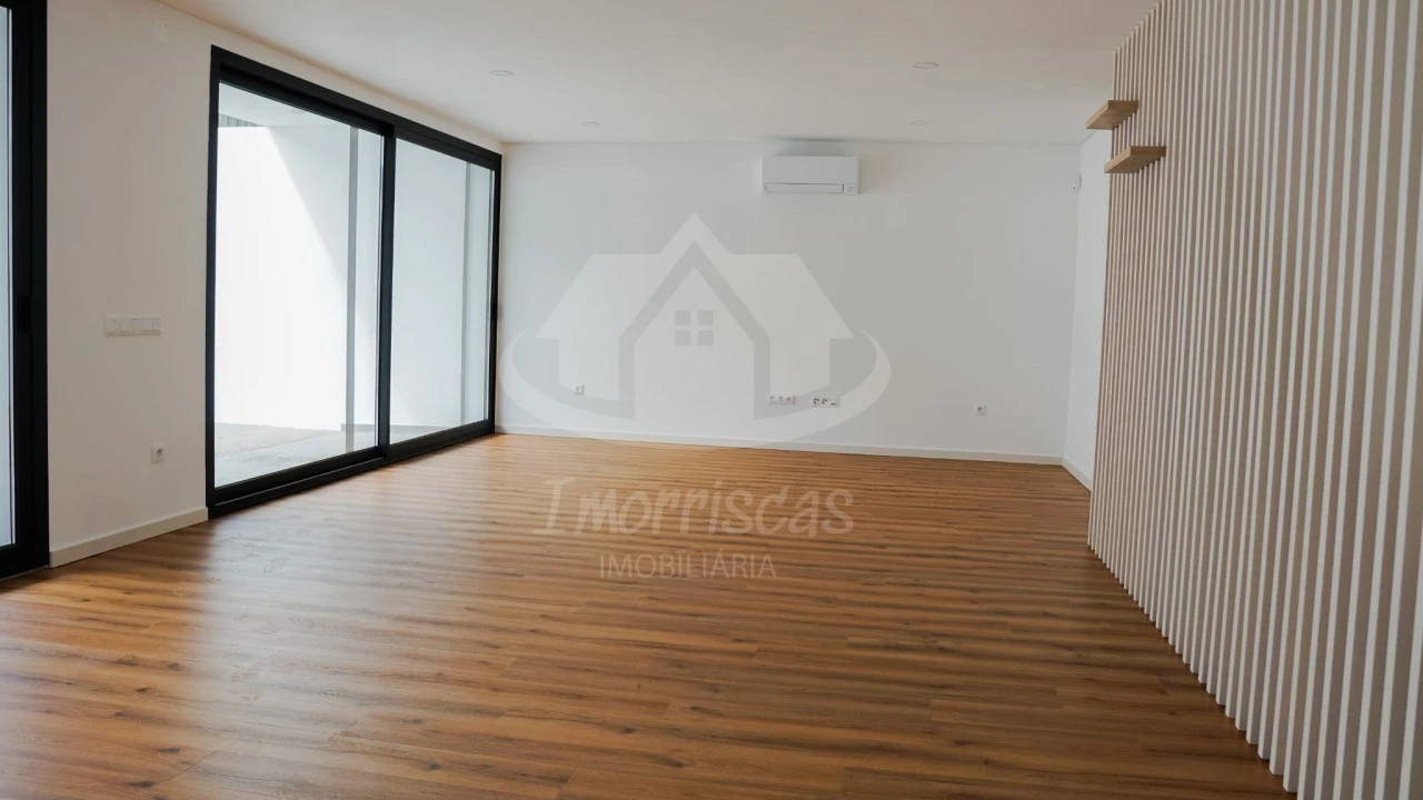 Moradia T5 para Venda em Santa Iria de Azoia, São João da Talha e Bobadela Foto 14