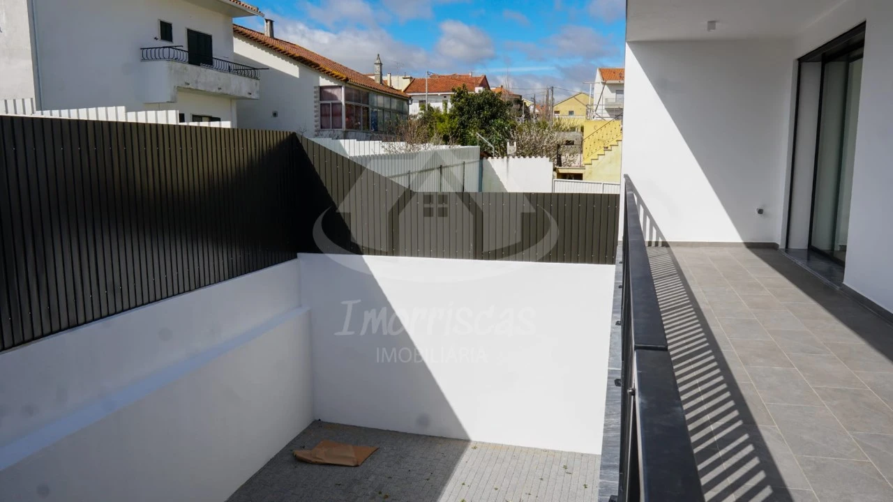 Moradia T5 para Venda em Santa Iria de Azoia, São João da Talha e Bobadela Foto 24