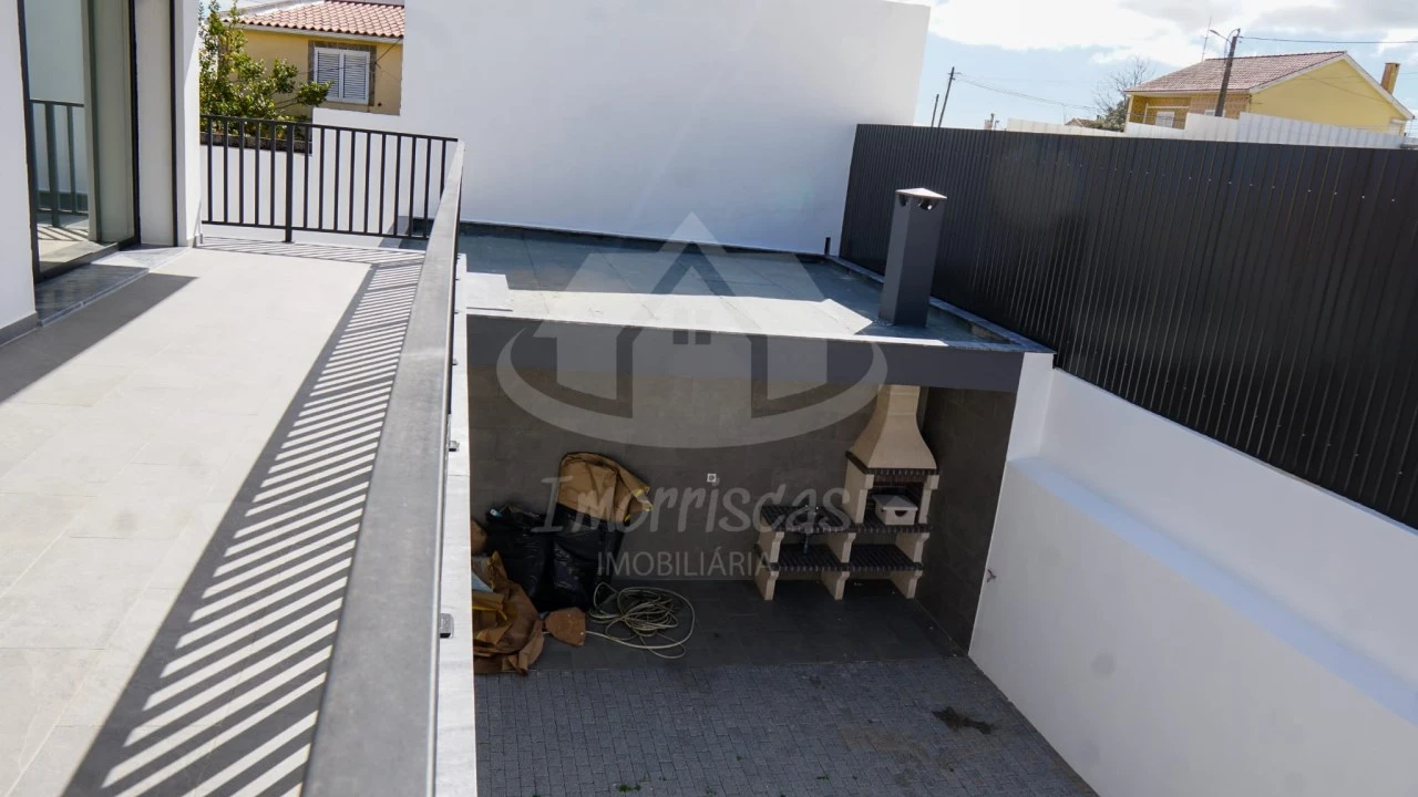 Moradia T5 para Venda em Santa Iria de Azoia, São João da Talha e Bobadela Foto 26