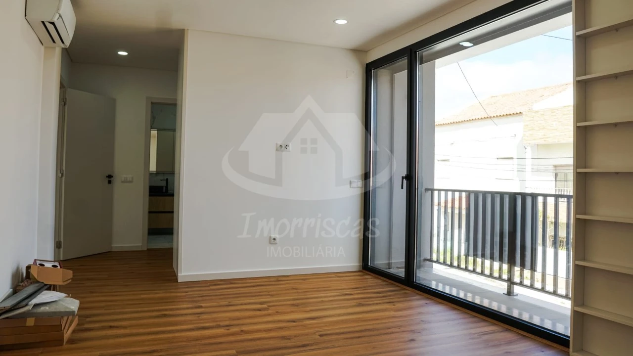 Moradia T5 para Venda em Santa Iria de Azoia, São João da Talha e Bobadela Foto 31