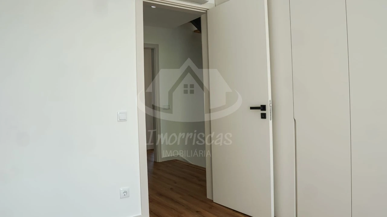 Moradia T5 para Venda em Santa Iria de Azoia, São João da Talha e Bobadela Foto 33