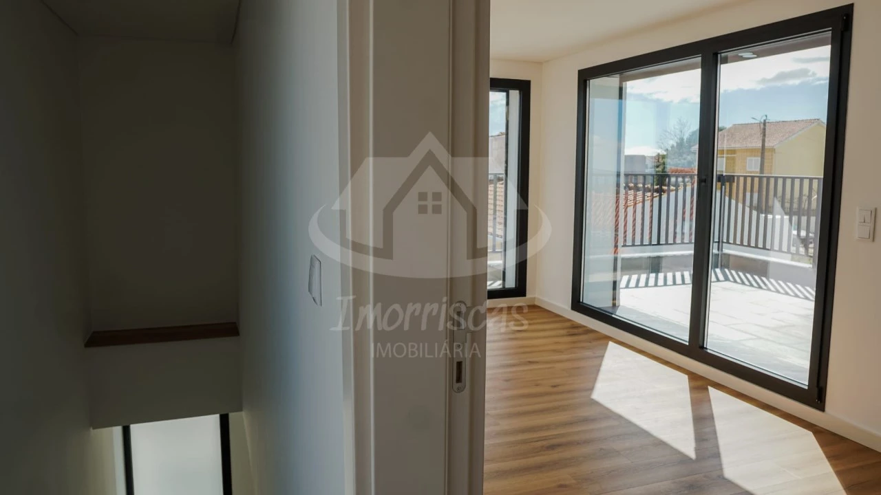 Moradia T5 para Venda em Santa Iria de Azoia, São João da Talha e Bobadela Foto 37