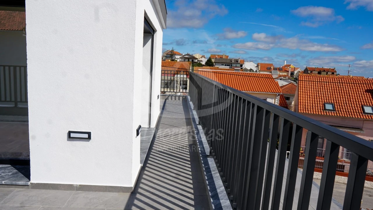 Moradia T5 para Venda em Santa Iria de Azoia, São João da Talha e Bobadela Foto 42