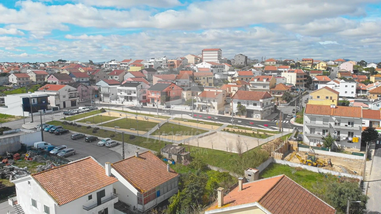 Moradia T5 para Venda em Santa Iria de Azoia, São João da Talha e Bobadela Foto 48
