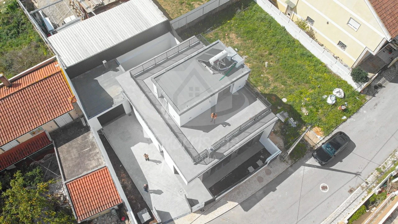 Moradia T5 para Venda em Santa Iria de Azoia, São João da Talha e Bobadela Foto 49