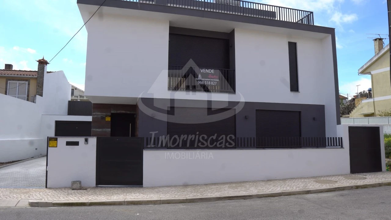 Moradia T5 para Venda em Santa Iria de Azoia, São João da Talha e Bobadela Foto 52