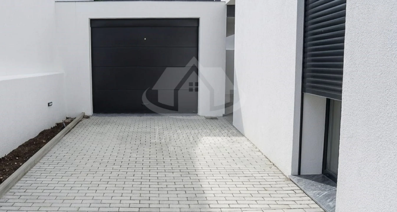 Moradia T5 para Venda em Santa Iria de Azoia, São João da Talha e Bobadela Foto 53