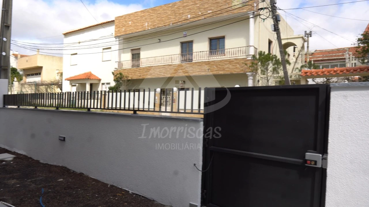Moradia T5 para Venda em Santa Iria de Azoia, São João da Talha e Bobadela Foto 54