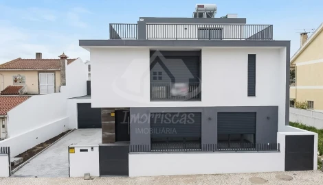 Moradia T5 para Venda em Santa Iria de Azoia, São João da Talha e Bobadela