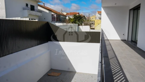 Moradia T5 para Venda em Santa Iria de Azoia, São João da Talha e Bobadela