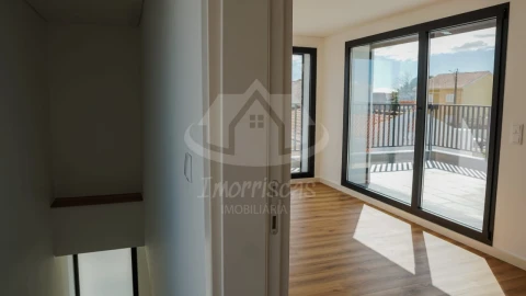Moradia T5 para Venda em Santa Iria de Azoia, São João da Talha e Bobadela