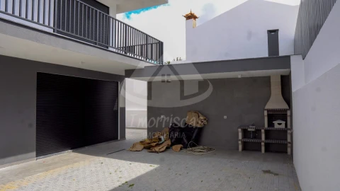 Moradia T5 para Venda em Santa Iria de Azoia, São João da Talha e Bobadela