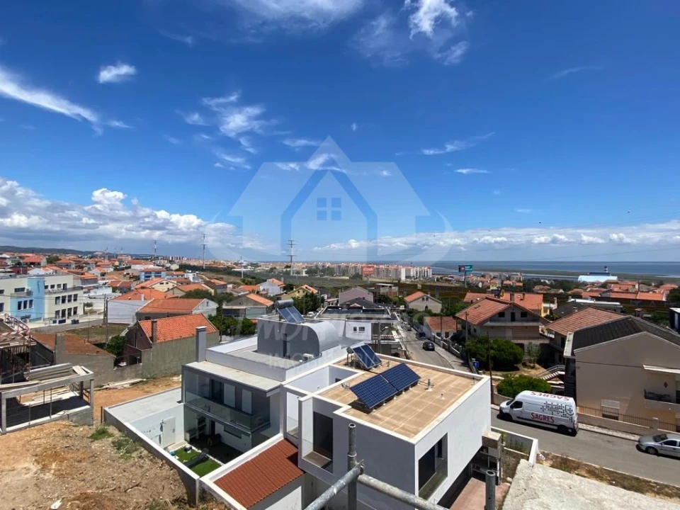 Moradia T4 para Venda em Santa Iria de Azoia, São João da Talha e Bobadela Foto 28