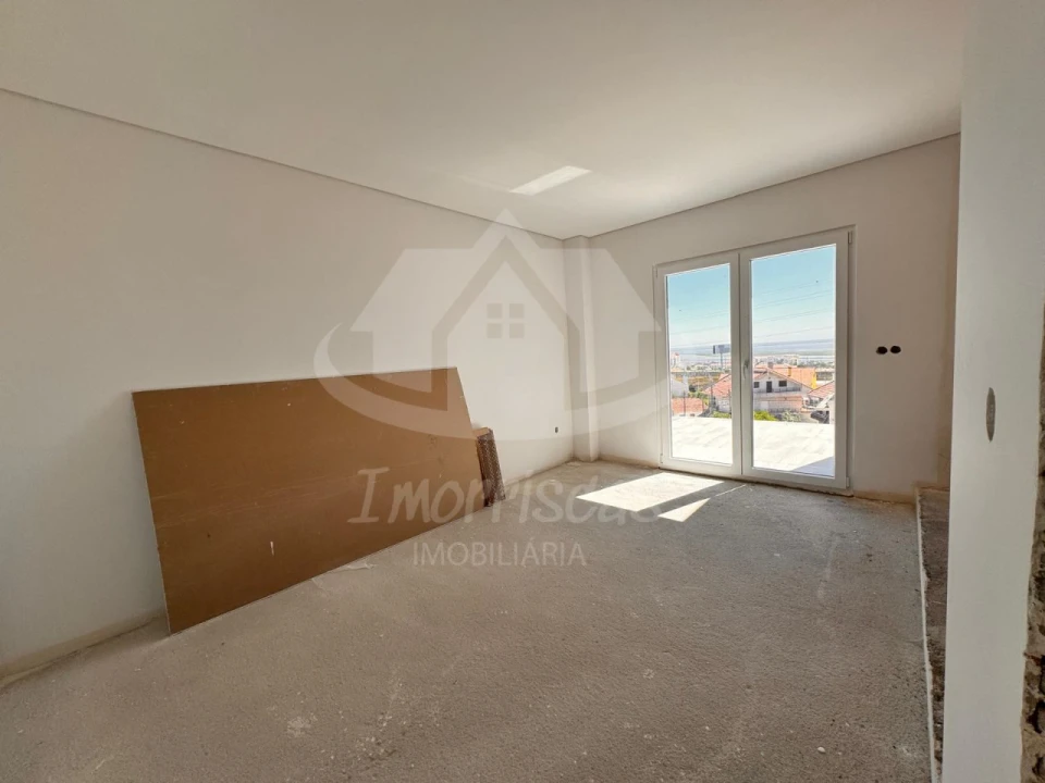Moradia T4 para Venda em Santa Iria de Azoia, São João da Talha e Bobadela Foto 24