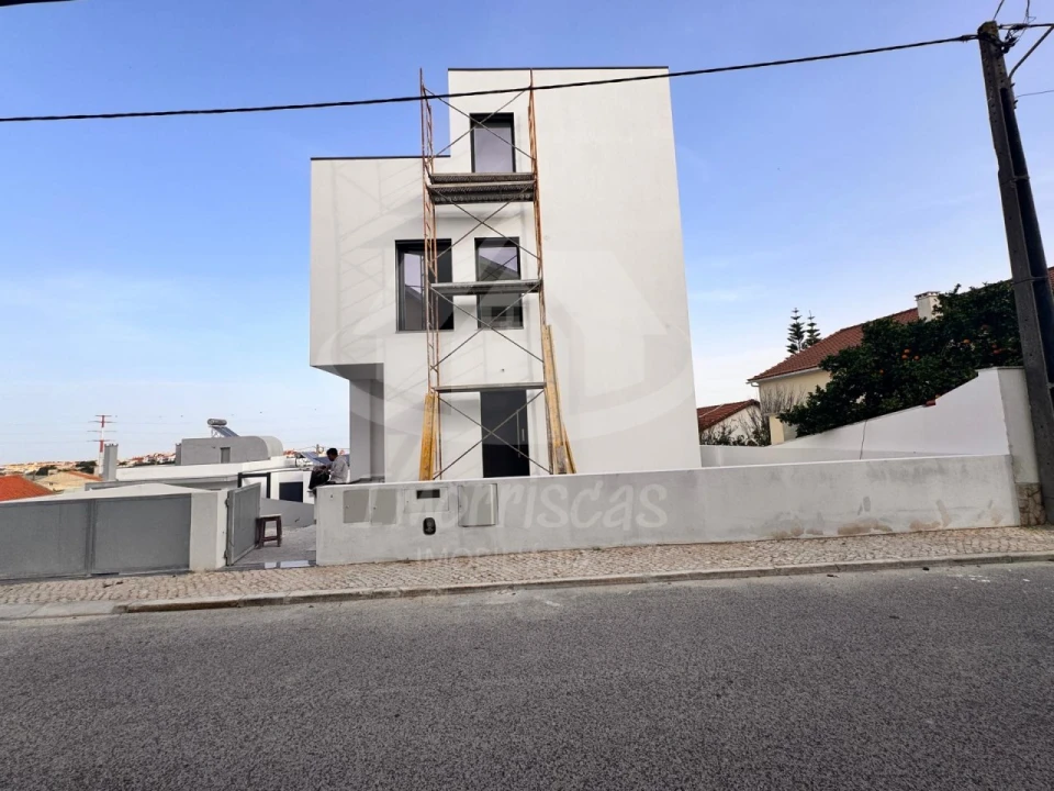 Moradia T4 para Venda em Santa Iria de Azoia, São João da Talha e Bobadela Foto 3