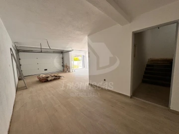 Moradia T4 para Venda em Santa Iria de Azoia, São João da Talha e Bobadela