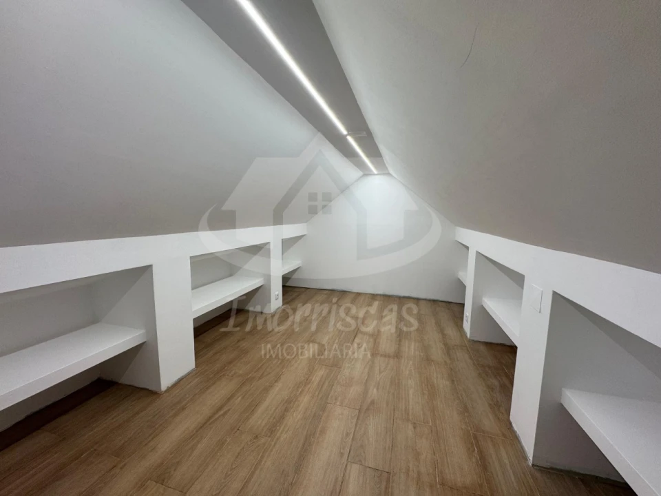 Moradia T2 para Venda em Santa Iria de Azoia, São João da Talha e Bobadela Foto 35