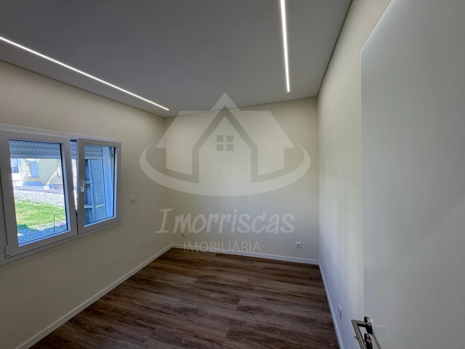 Moradia T2 para Venda em Santa Iria de Azoia, São João da Talha e Bobadela Foto 24