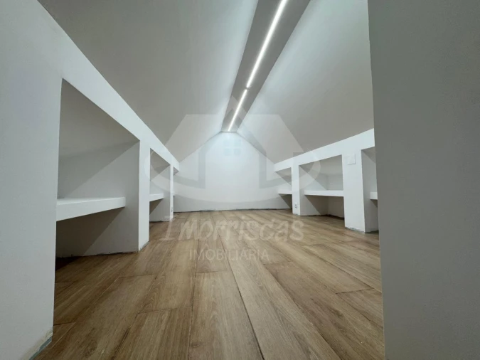 Moradia T2 para Venda em Santa Iria de Azoia, São João da Talha e Bobadela Foto 32