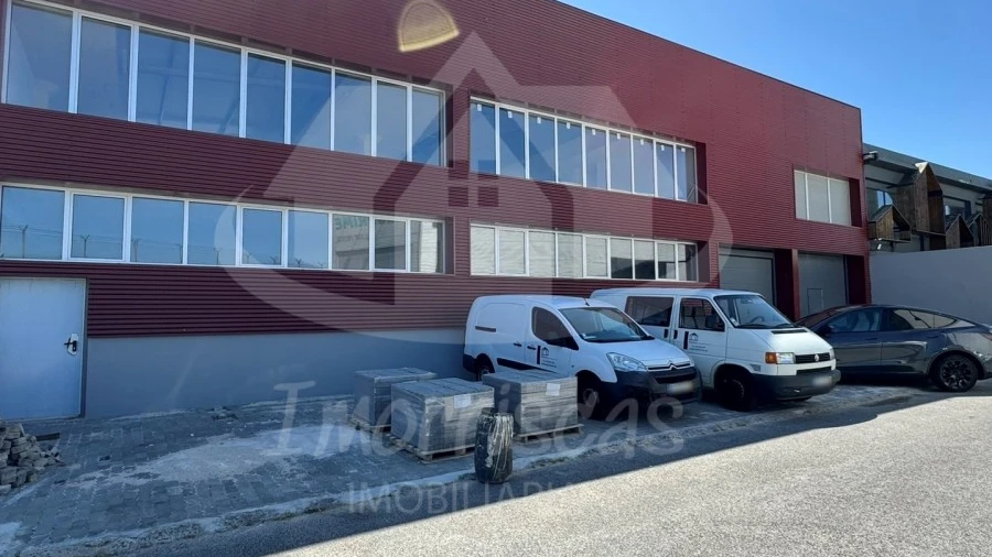 Armazém para Venda em Sacavém e Prior Velho