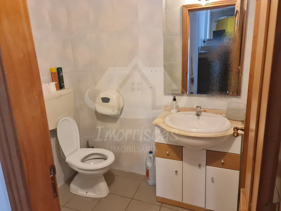 Loja para Cedência de Quotas em Póvoa de Santa Iria e Forte da Casa Foto 13