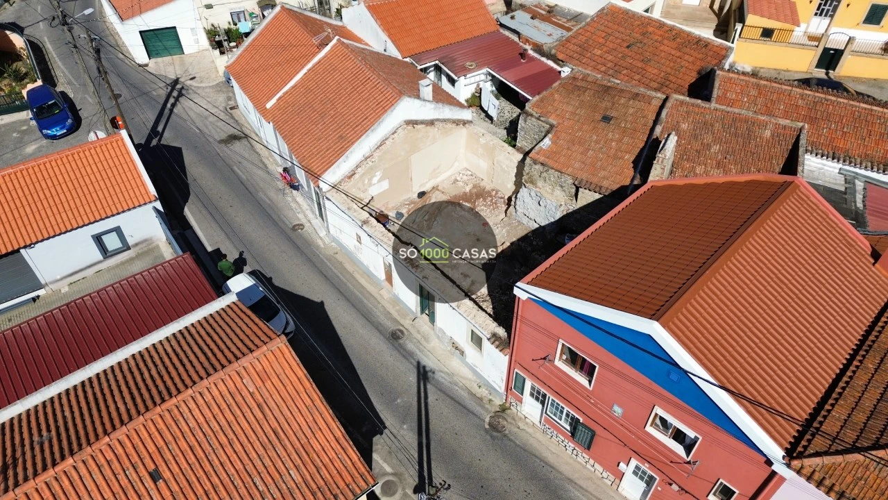 Moradia T2 para Venda em Fanhões Foto 3