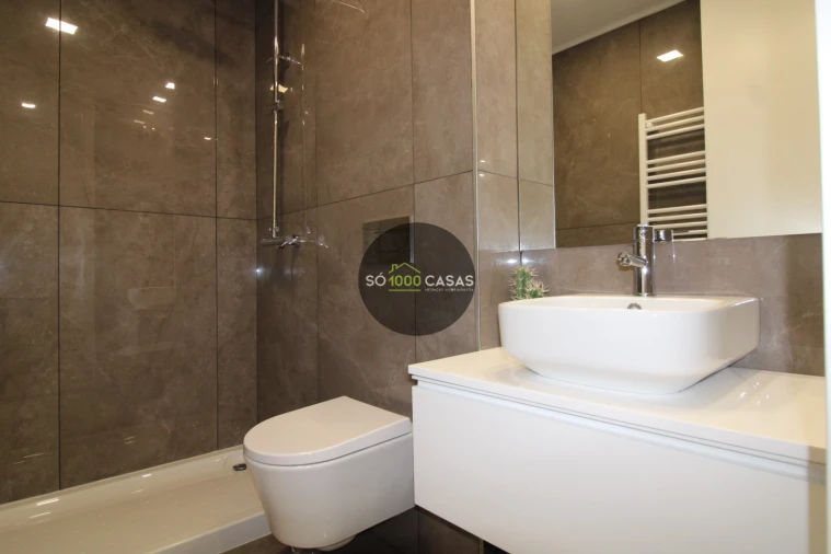 Apartamento T4 para Venda em Águas Livres Foto 48